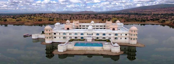 juSTa Lake Nahargarh Palace - Chittorgarh 01.jpg